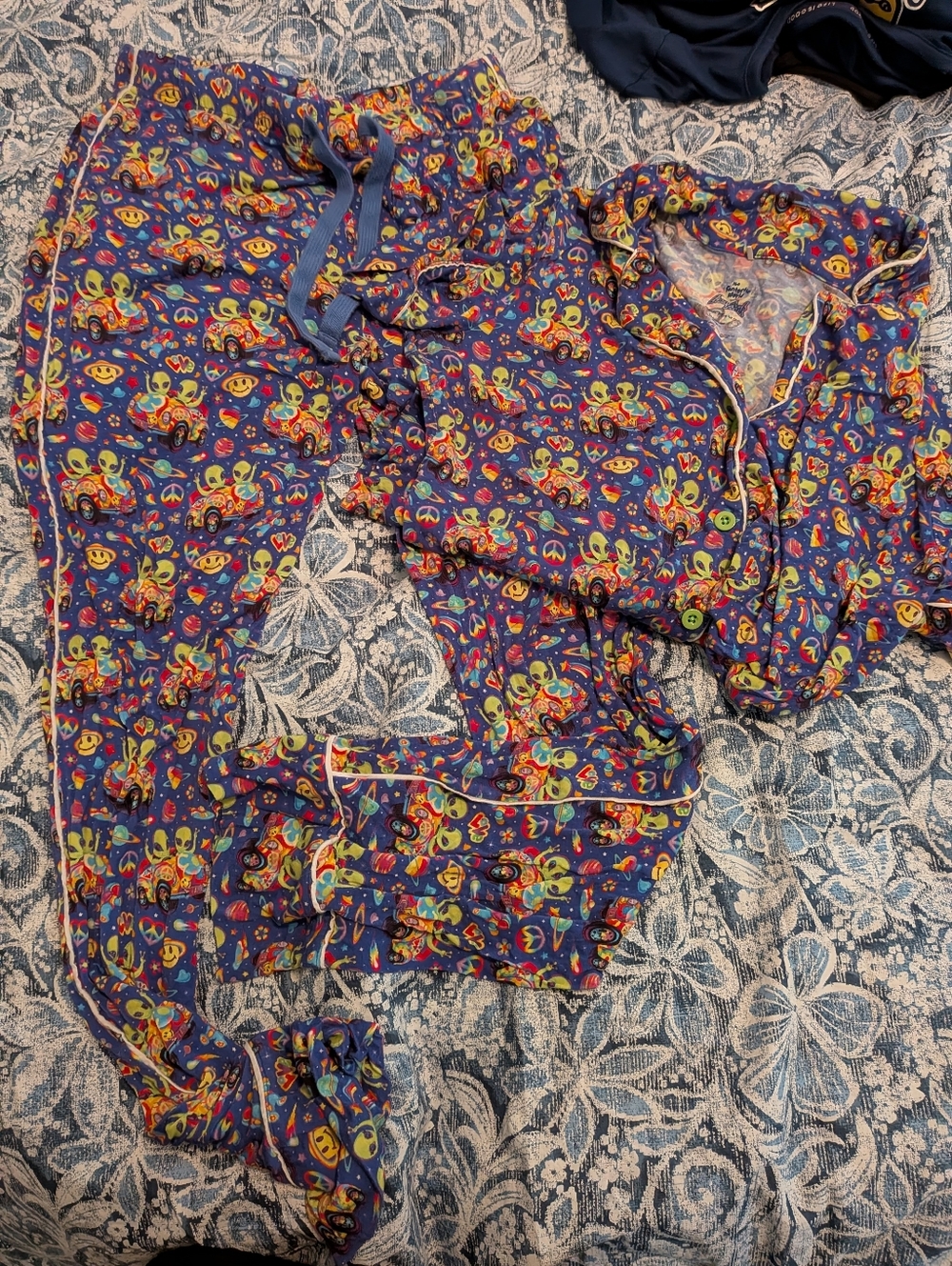 Posh Peanut Lisa Frank Alien Pajama Set